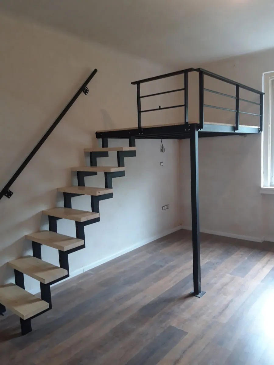 Fekvo galeria – egyedi fémszerkezet a Lakatosháztól
